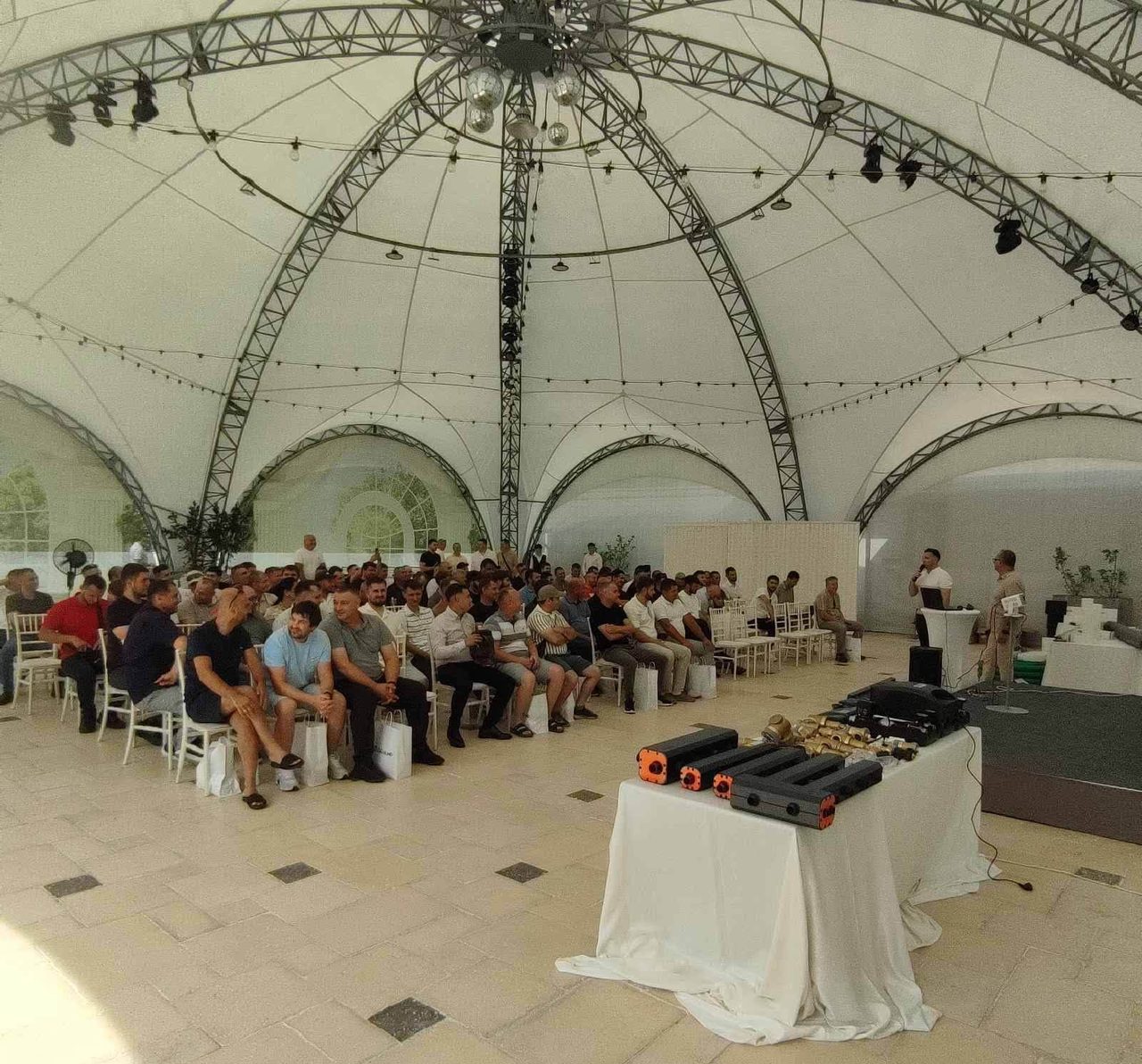 The presentation hall: more than 100 attendees from Moldova and Romania